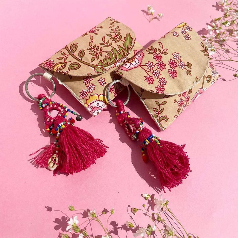 Effortless Elegance Beige Pouch: Chic and Convenient On-the-Go Accessory