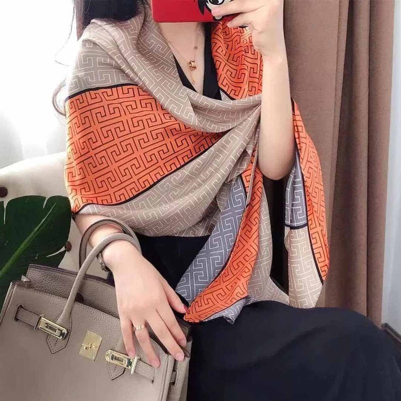 Contours of beauty Satin Stole